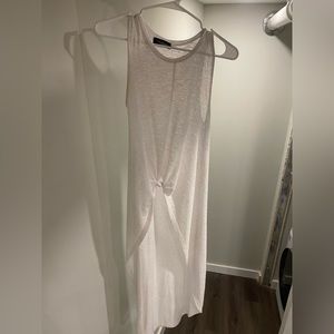 Size S high-low white thank top